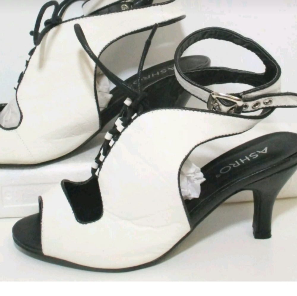 Ashro "Open Toe/ Lace up/ Back out   Faux Leather Heels. Sz. 10M White/Black